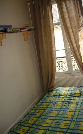 Second bedroom Paris rental doc16