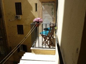 16 sm service balcony a taste of roman life