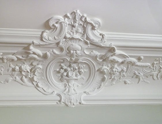 Original crown molding in Paris apartment
