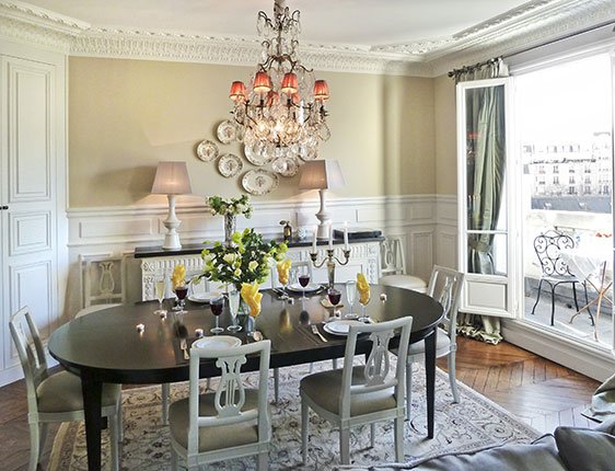 Fully remodeled Paris vacation apartment dining room