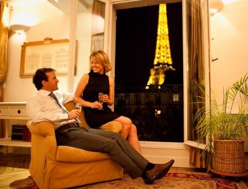 Plan a Romantic Christmas Escape to Paris