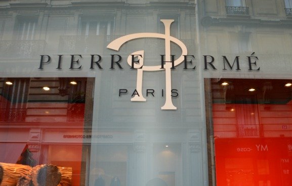 Christmas Windows at Pierre Herme in Paris
