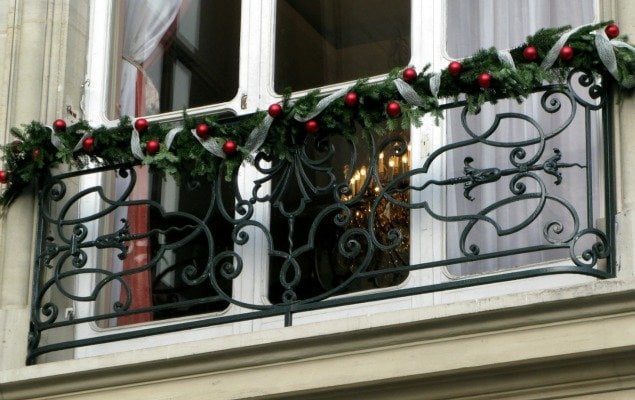 FA-10866632-paris-window-christmas-small