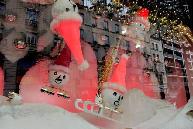 Paris-christmas-windows-1