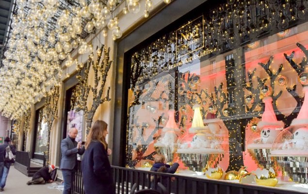 Paris-christmas-windows-2