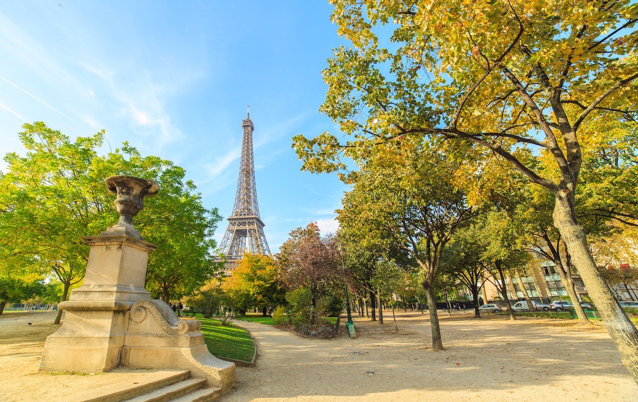 Monthelie - 2 Bedroom Apartment Rental Steps from the Eiffel Tower - Paris Perfect