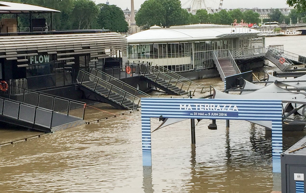 Flooding of the Seine in Paris, 1910 vs. 2016