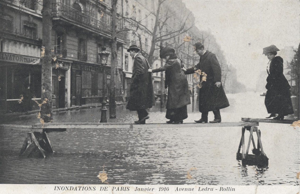 Flooding of the Seine in Paris, 1910 vs. 2016