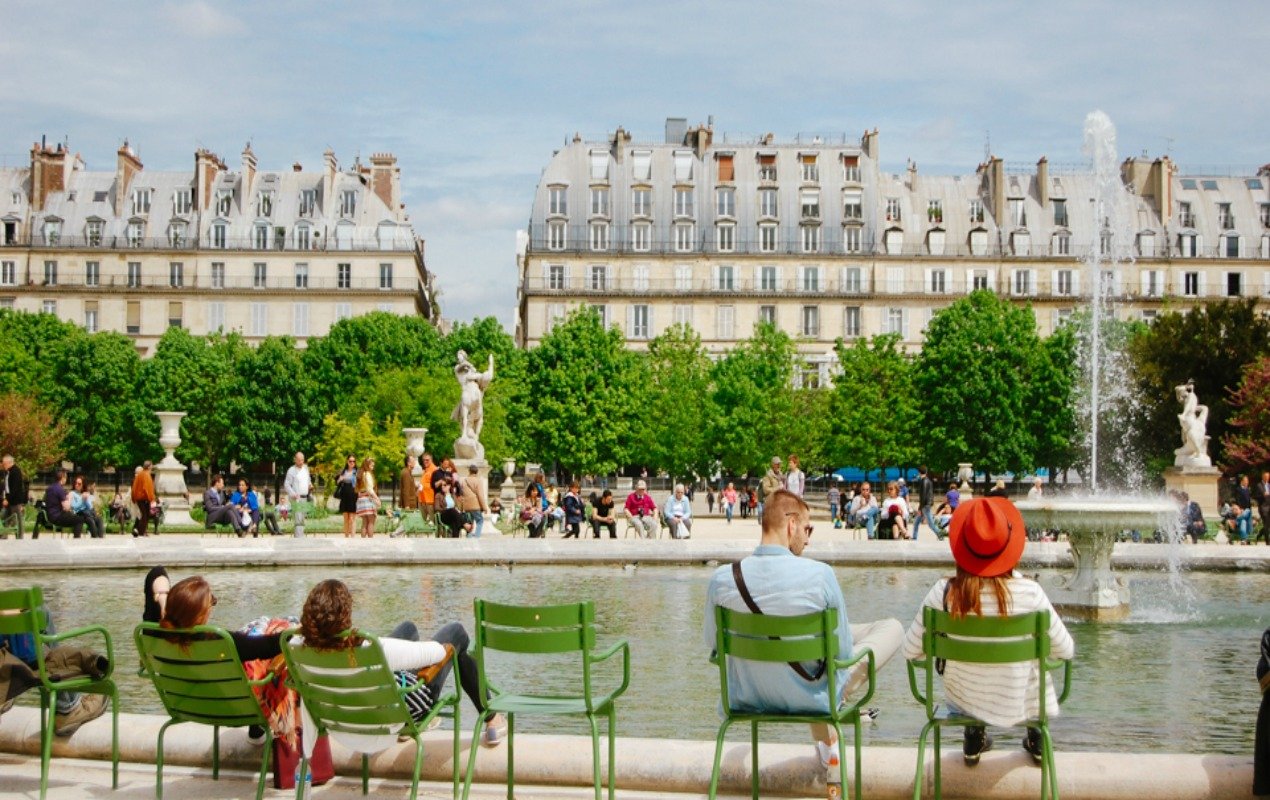 HW-tuileries-people-large