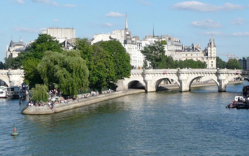 Flooding of the Seine in Paris, 1910 vs. 2016