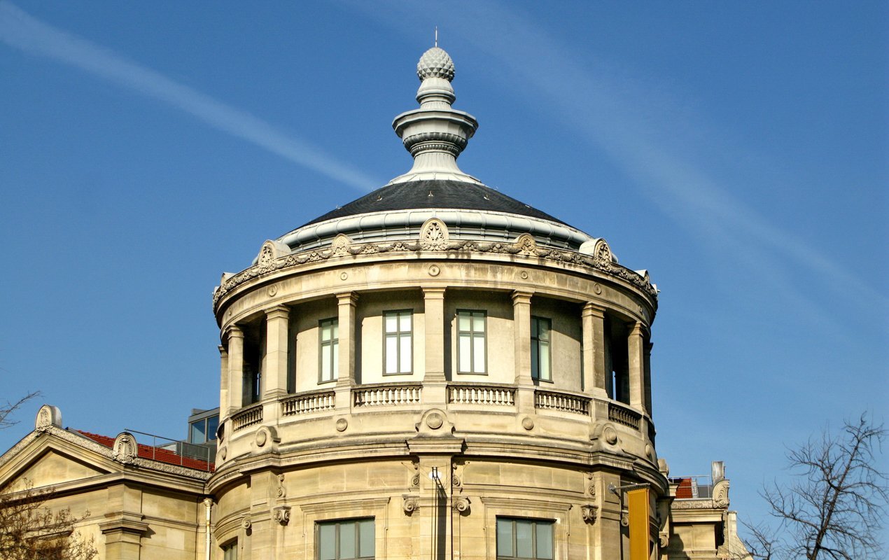 Guide to the 63 Bus in Paris - Amazing for Sight-seeing!