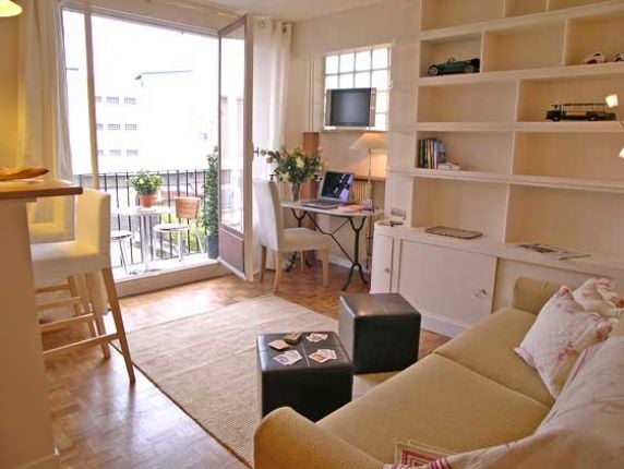 http://www.parisperfect.com/g/photos/apartments/large_109278862-1265694515-studio-apartment-paris-balcony.jpg