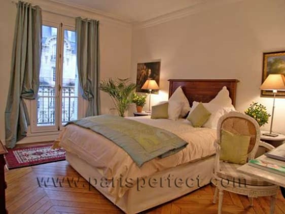 Master Bedroom with queen sized bed