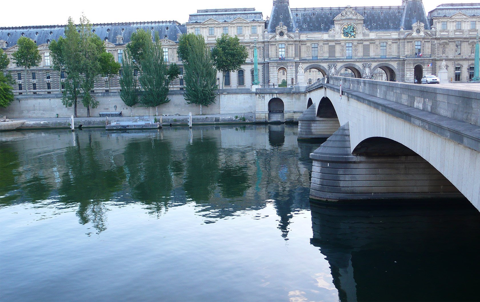 reflections-louvre-on-the-river