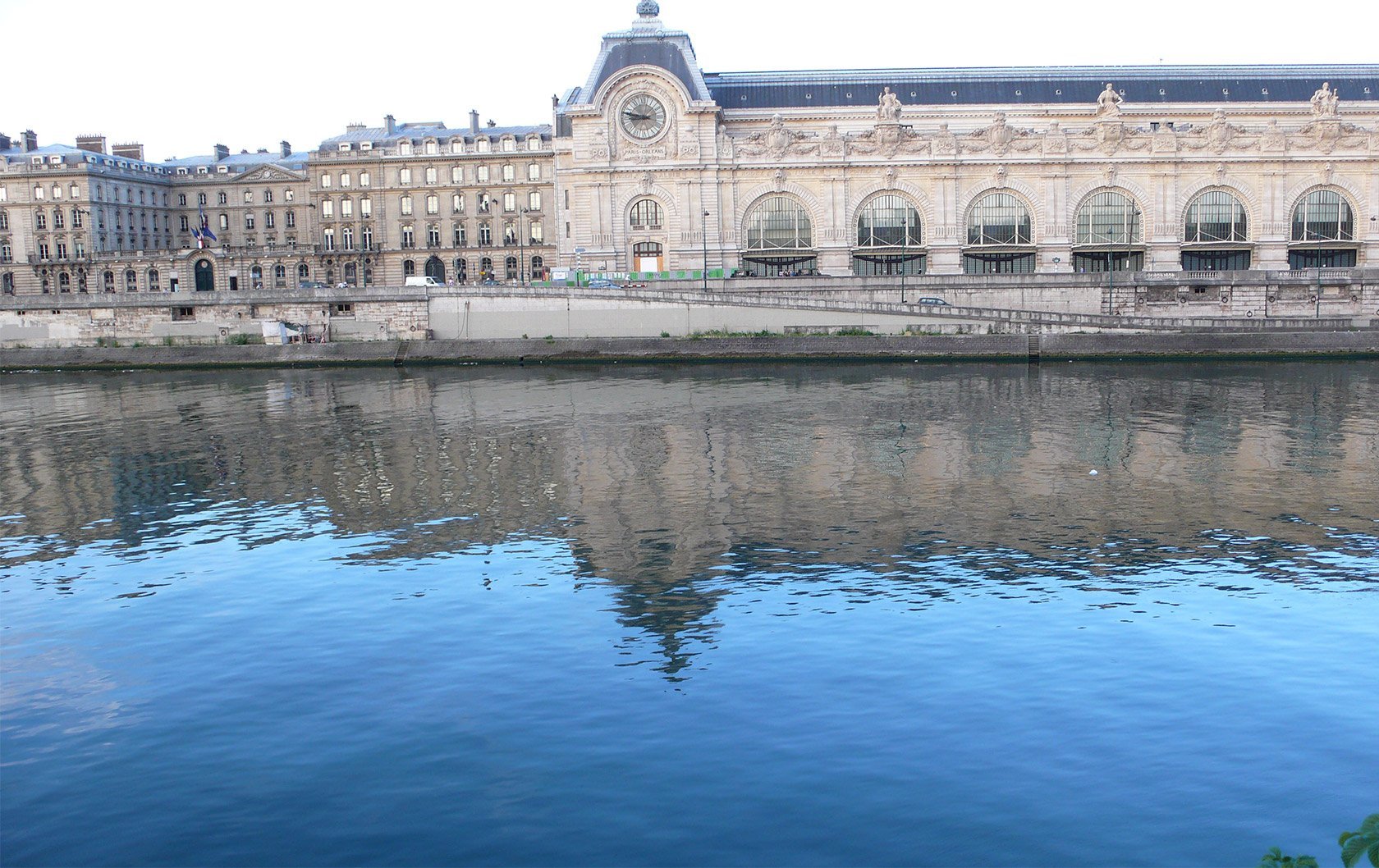 reflections-musee-d'orsay-reflected-in-the-seine