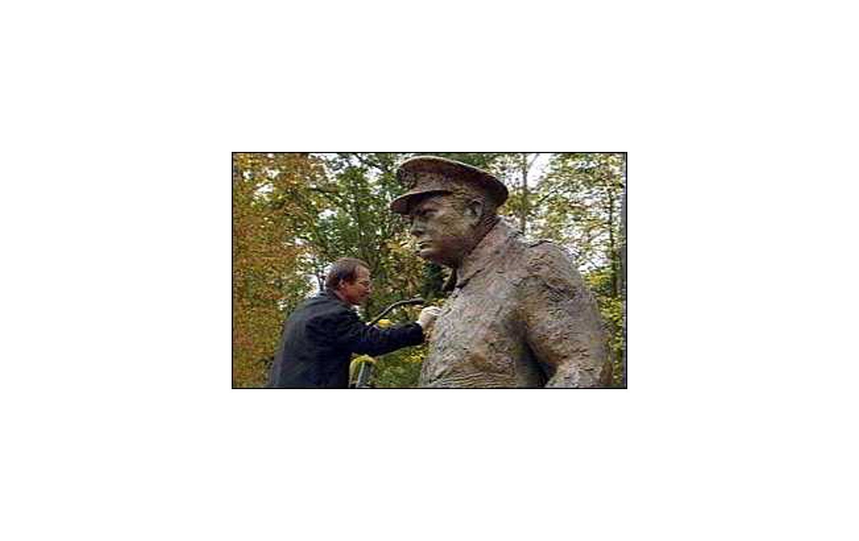 churchill-statue-artist