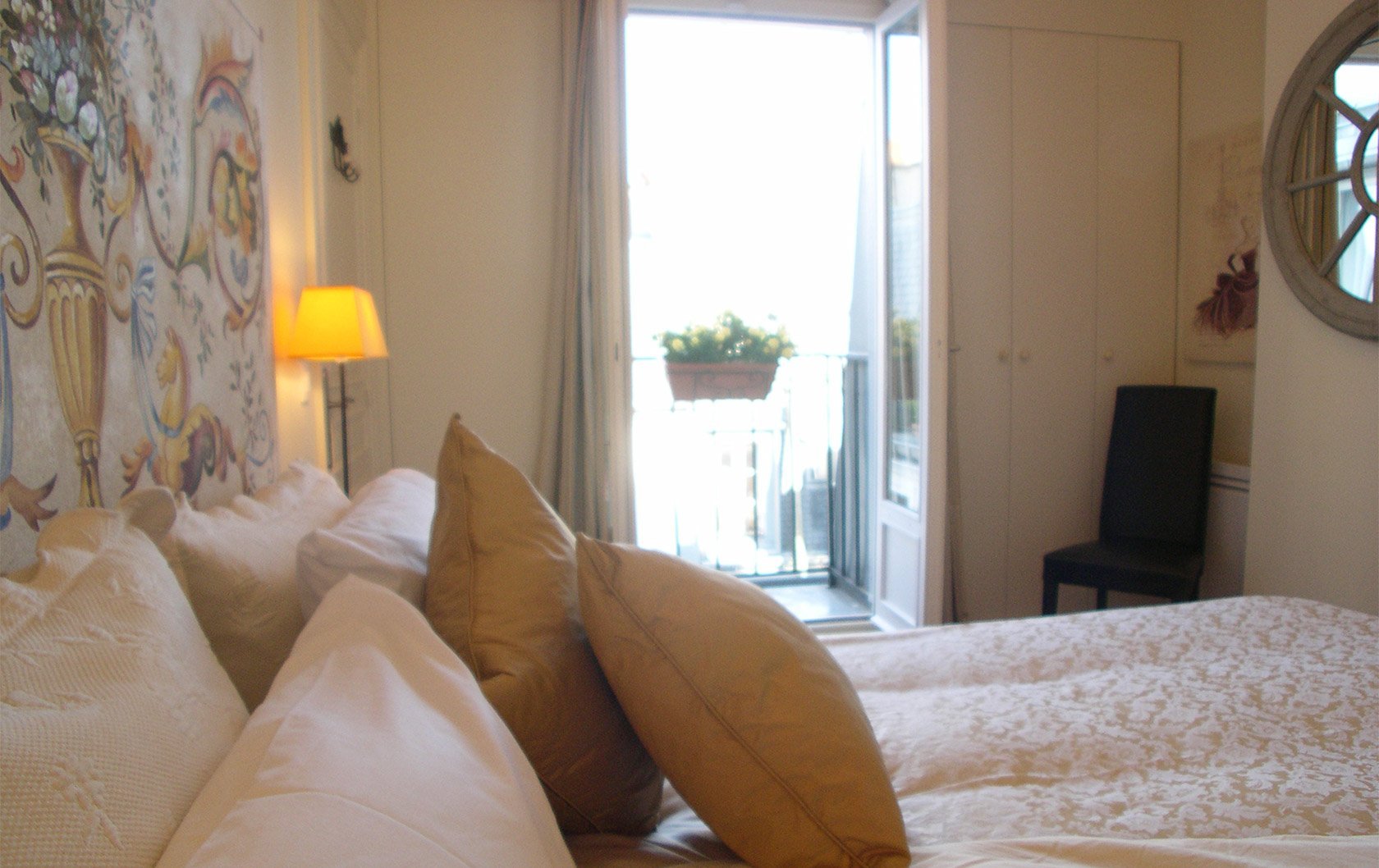 Medoc paris rental bedroom with small balcony medoc-bedroom-balcony