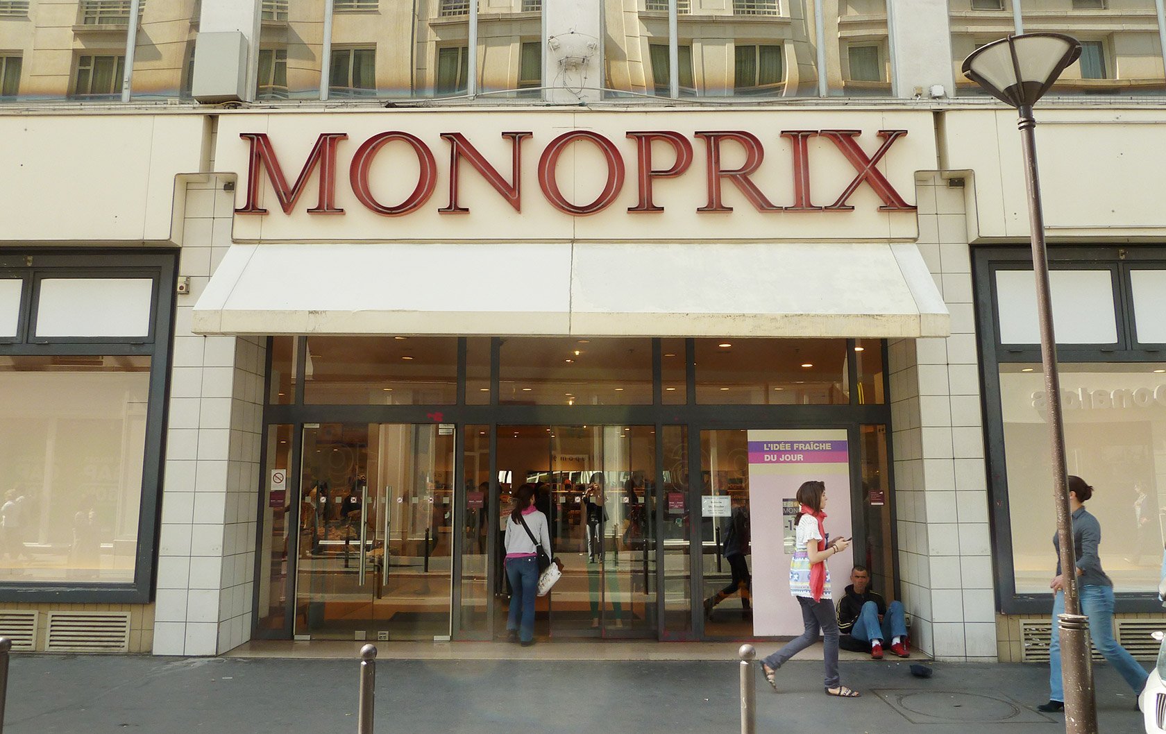 The Best Shopping Street in ParisLa Rue du Commerce Paris Perfect