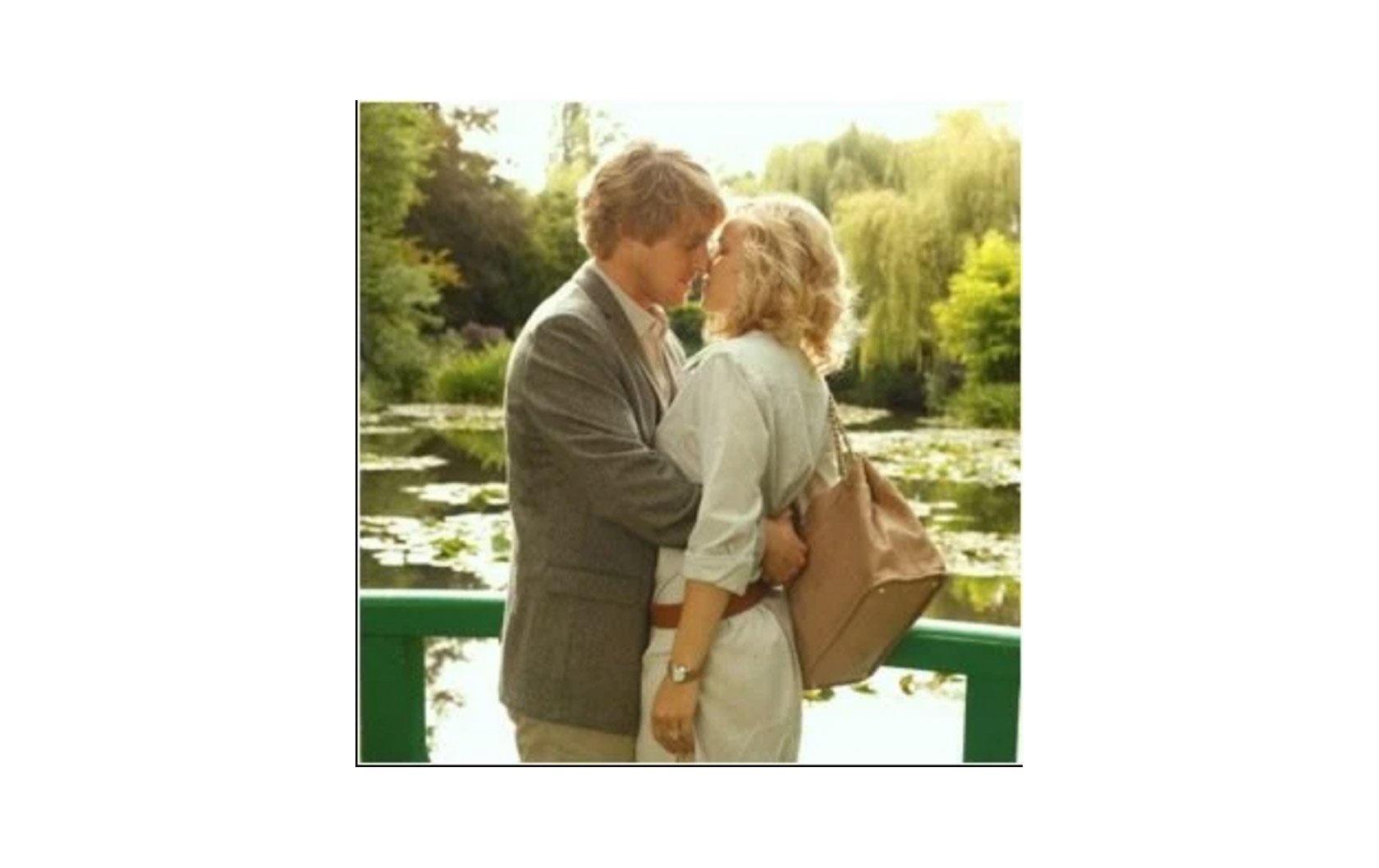 midnight-in-paris-kiss