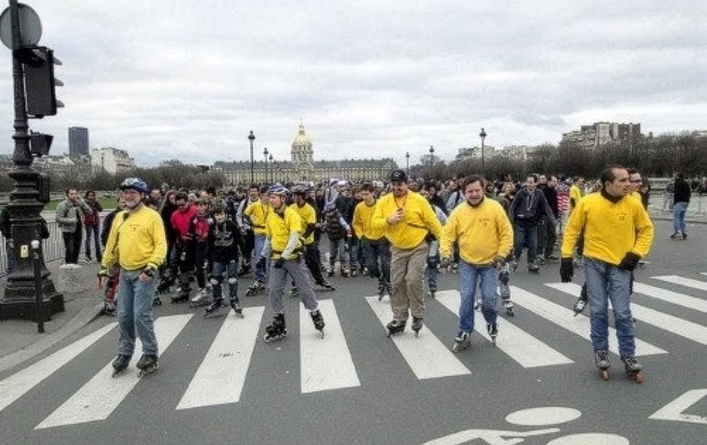 Rollerblading through the 7th arrondissement near Les Invalides. Photo courtesy Rollers & Coquillages.