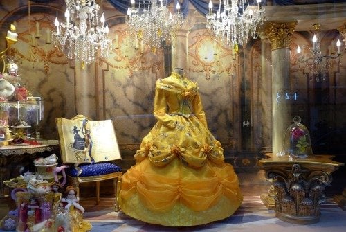 The most beautiful Christmas window displays of Parisian fashion