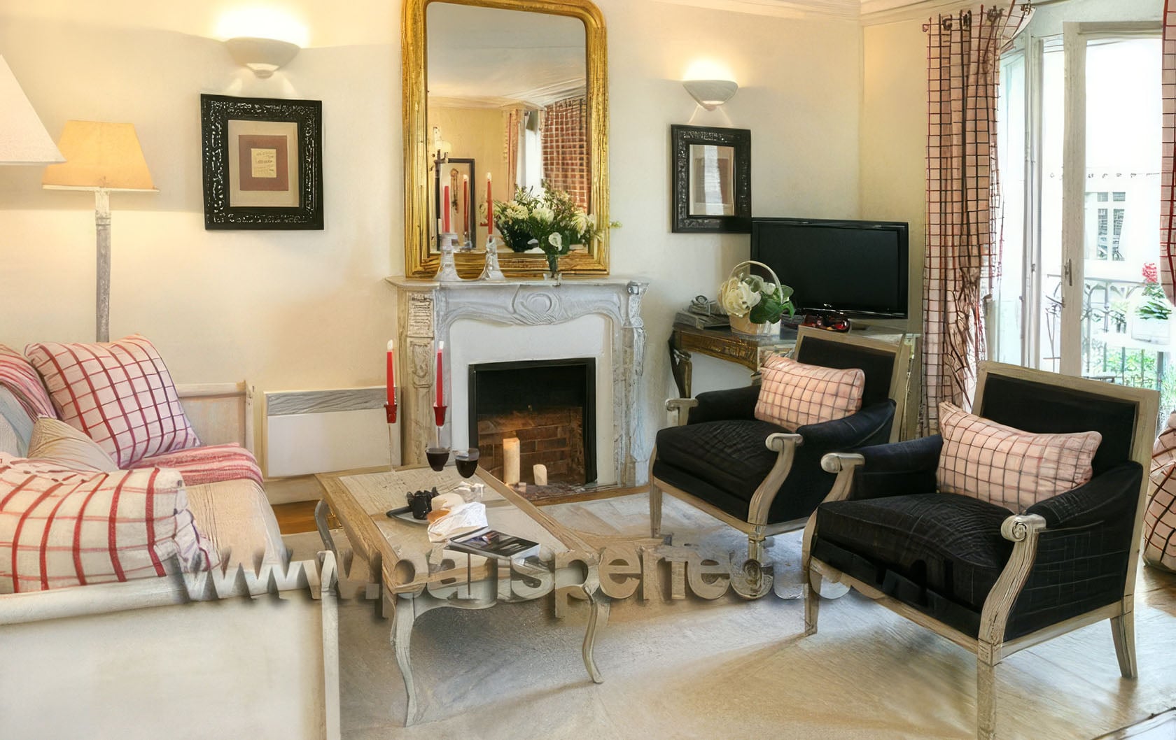 A gorgeous and sunny two bedroom apartment for sale in Paris!