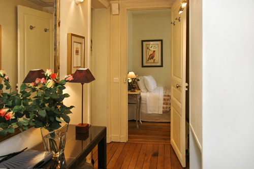 sm 34-corridor-to-bedroom-two-country-theme-paris-perfect