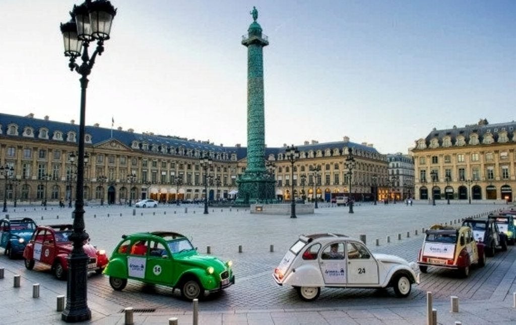 See Paris on a tour in an iconic Citroën 2CV