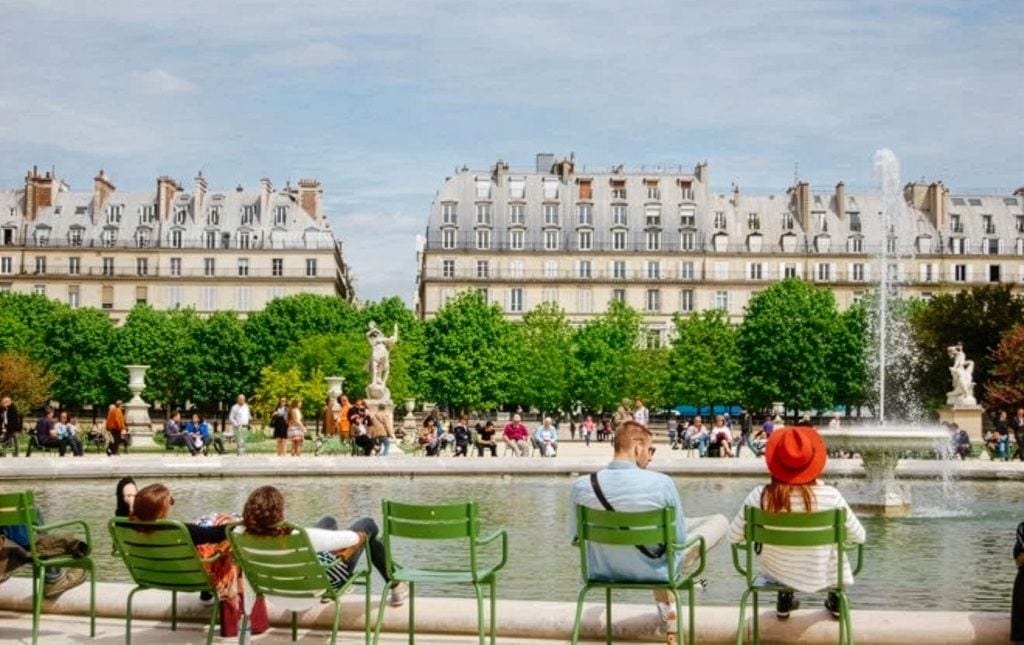 Paris Packing List: How to Pack For Paris in the Summer - 13 Essentials!