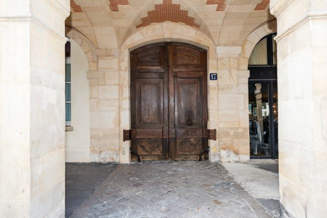 Live Like A King Place Des Vosges Apartment For Paris Perfect Place Des Vosges Apartment For Historic Porte Cochère Entrance