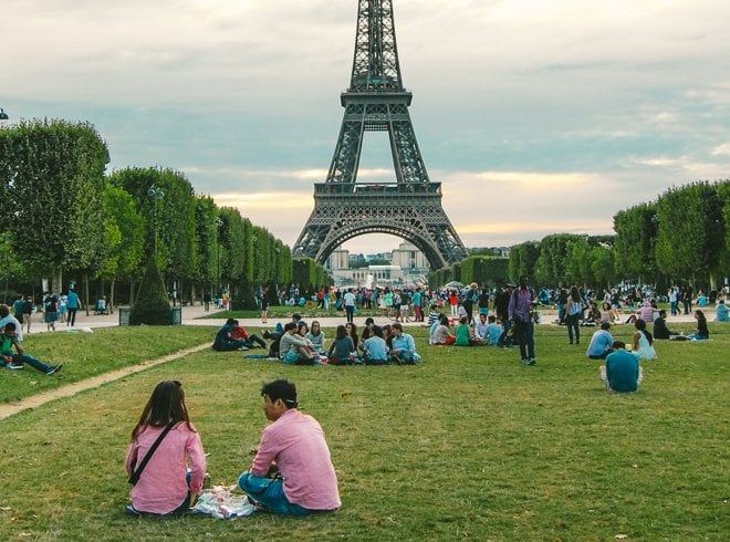 Celebrate The Changing Of Seasons With A Paris Picnic Paris Perfect