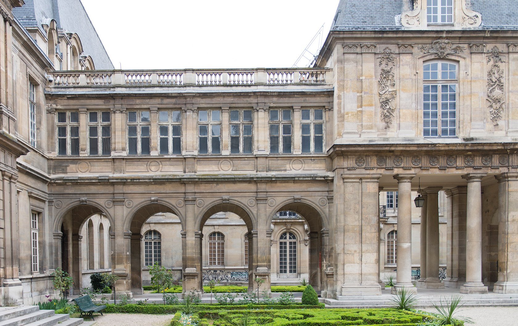 GL-carnavalet-building