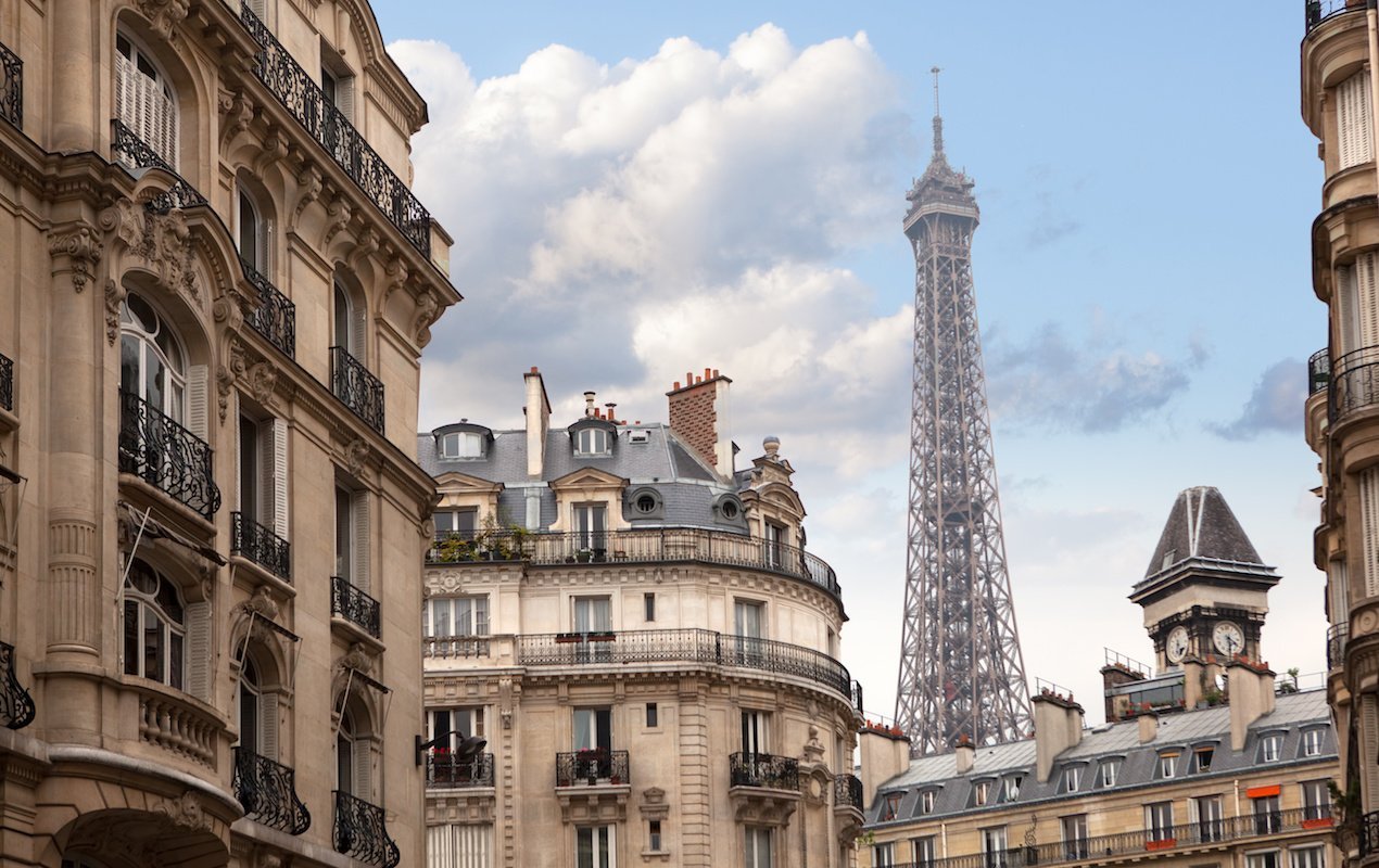 Personalized Neighborhood Orientation Tours in Paris