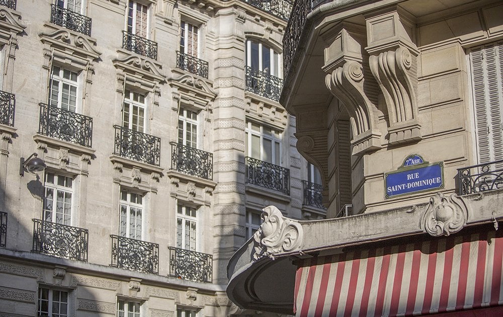 Personalized Neighborhood Orientation Tours in Paris