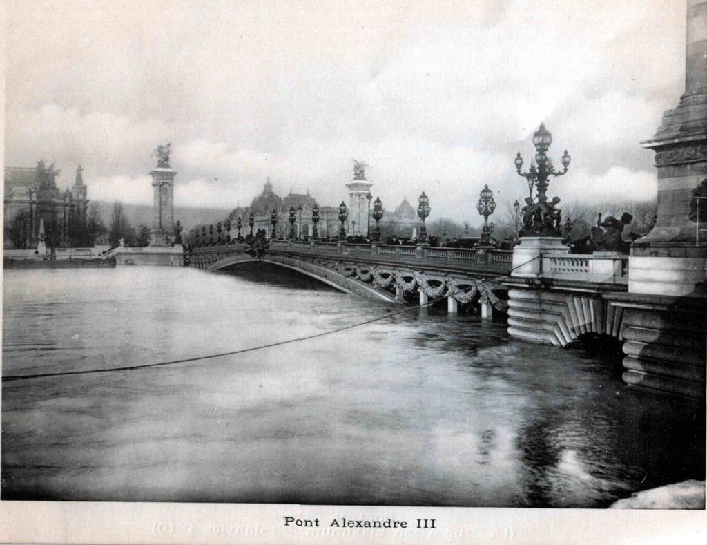 Incredible Photographs of the Paris Floods - 1910 vs. Now - Paris Perfect