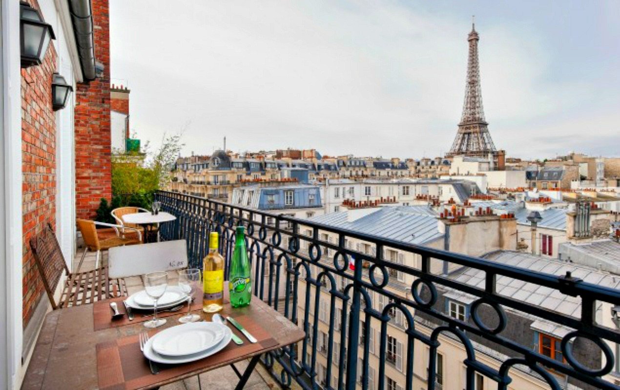 Apartment with Eiffel Tower Views