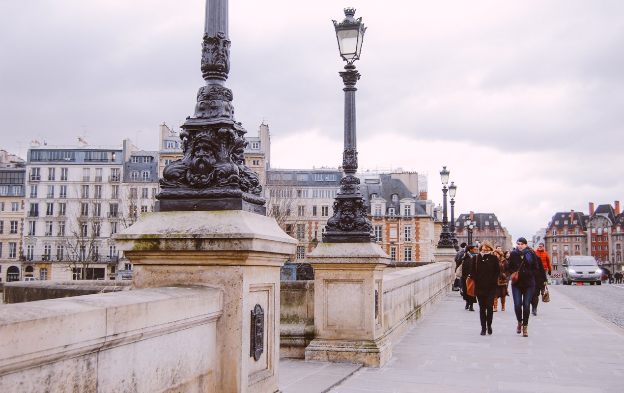 The Fascinating Life of a Flâneuse - The Revolutionary Pont Neuf