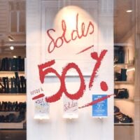 Pairs-winter-sales-window