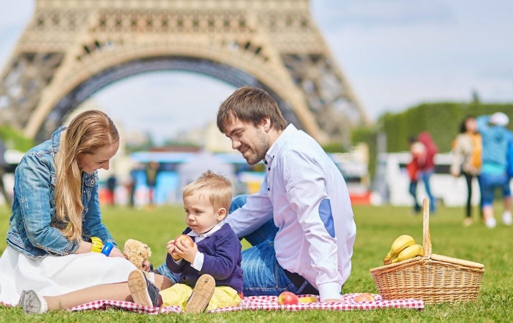 Family Picnic in Paris | Paris Perfect