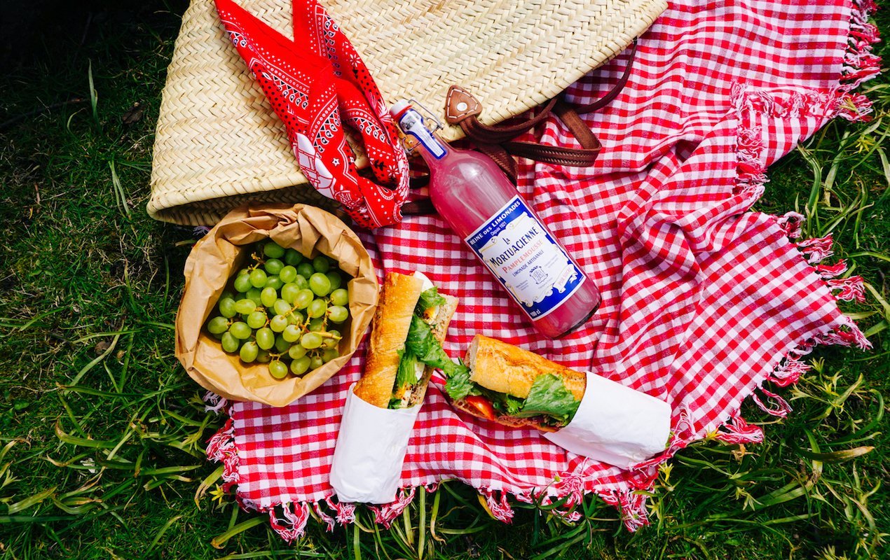 Пикник хайб. Вещи для пикника на природе. Еда на пикник. Продукты на природу. Пикник с фруктами.