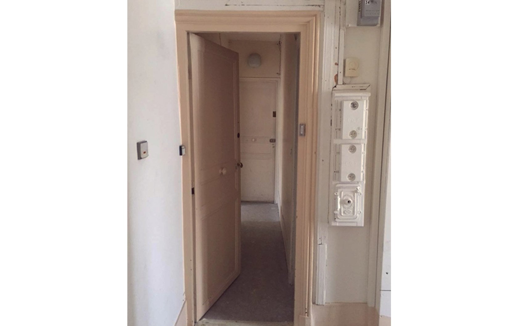 saumur-door-to-apartment