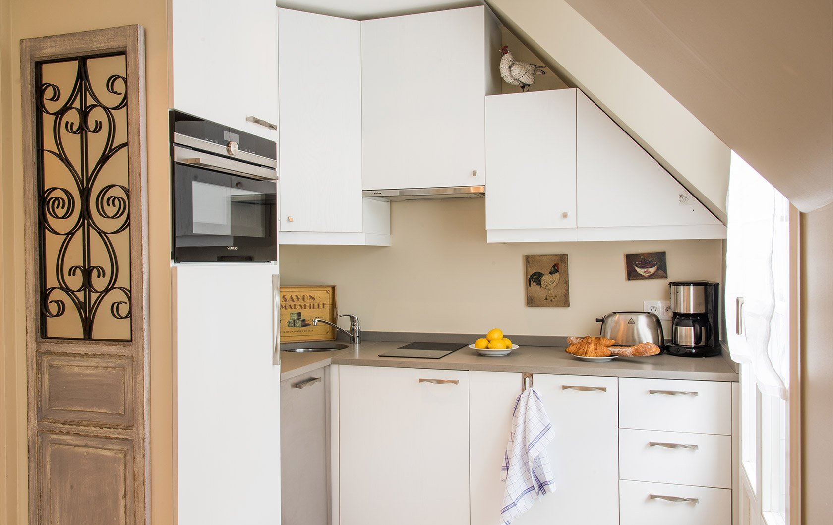 saumur-kitchen-view-new