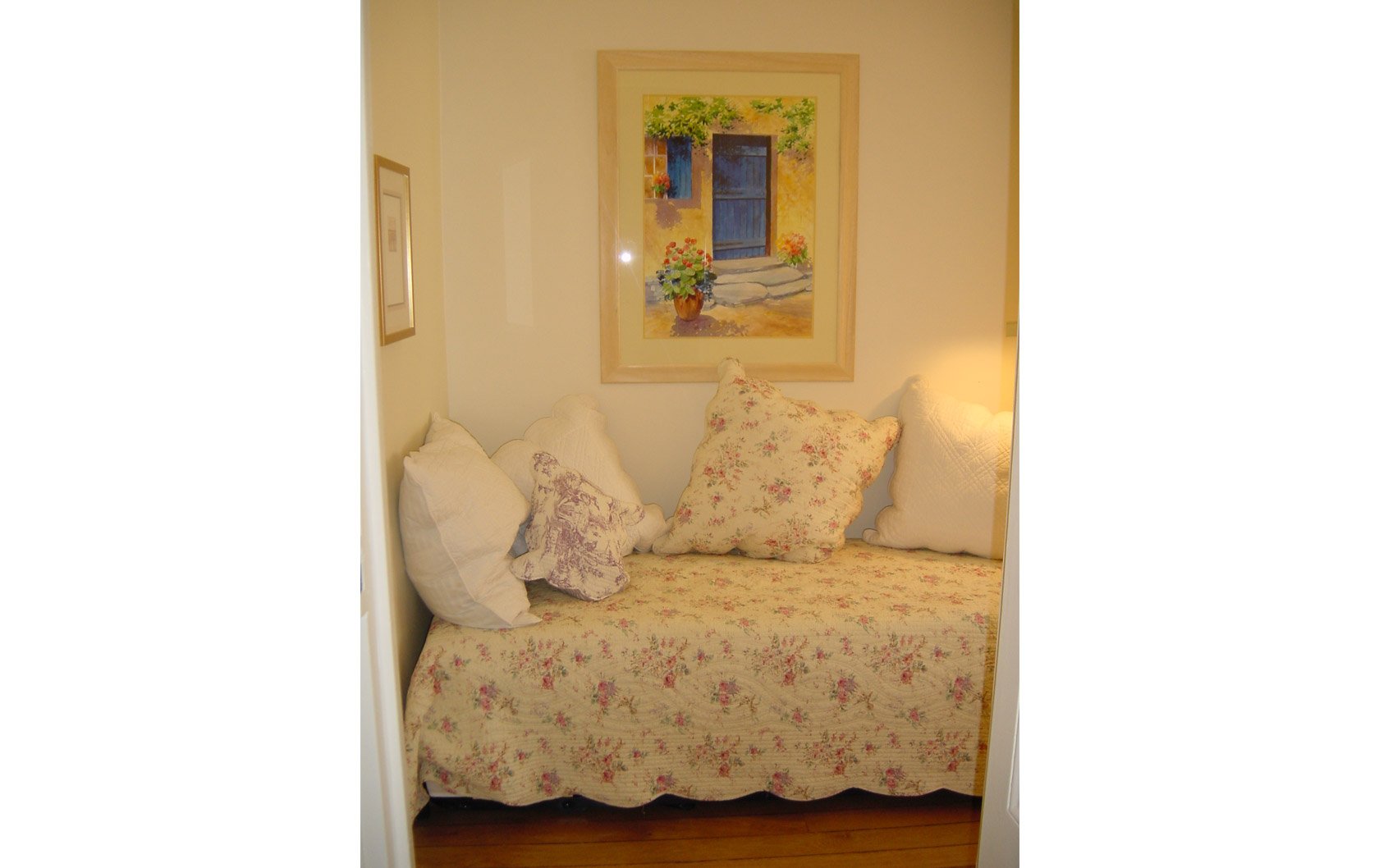 merlot-old-second-bedroom
