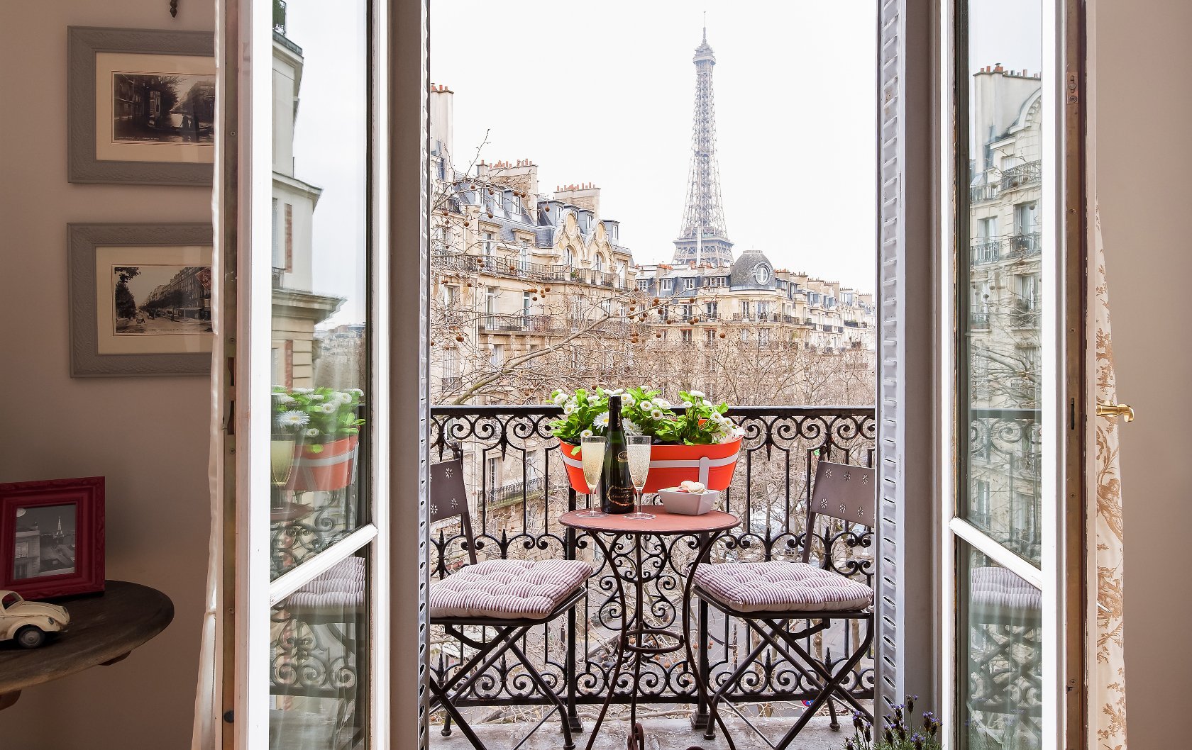 Apartment with Eiffel Tower Views