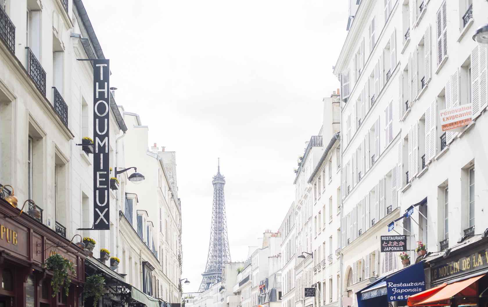 Shopping near Eiffel Tower. Restaurants. Hotels.