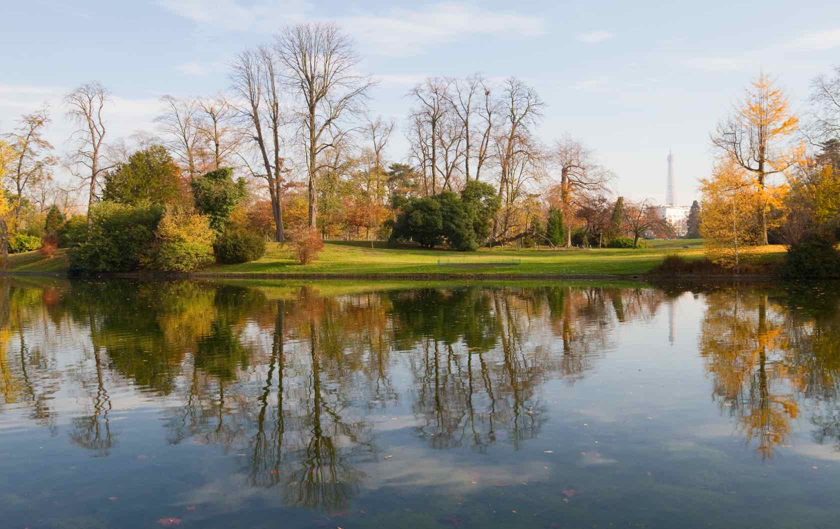 5 Places to see Fall Foliage in Paris by Paris Perfect Bois de Boulogne