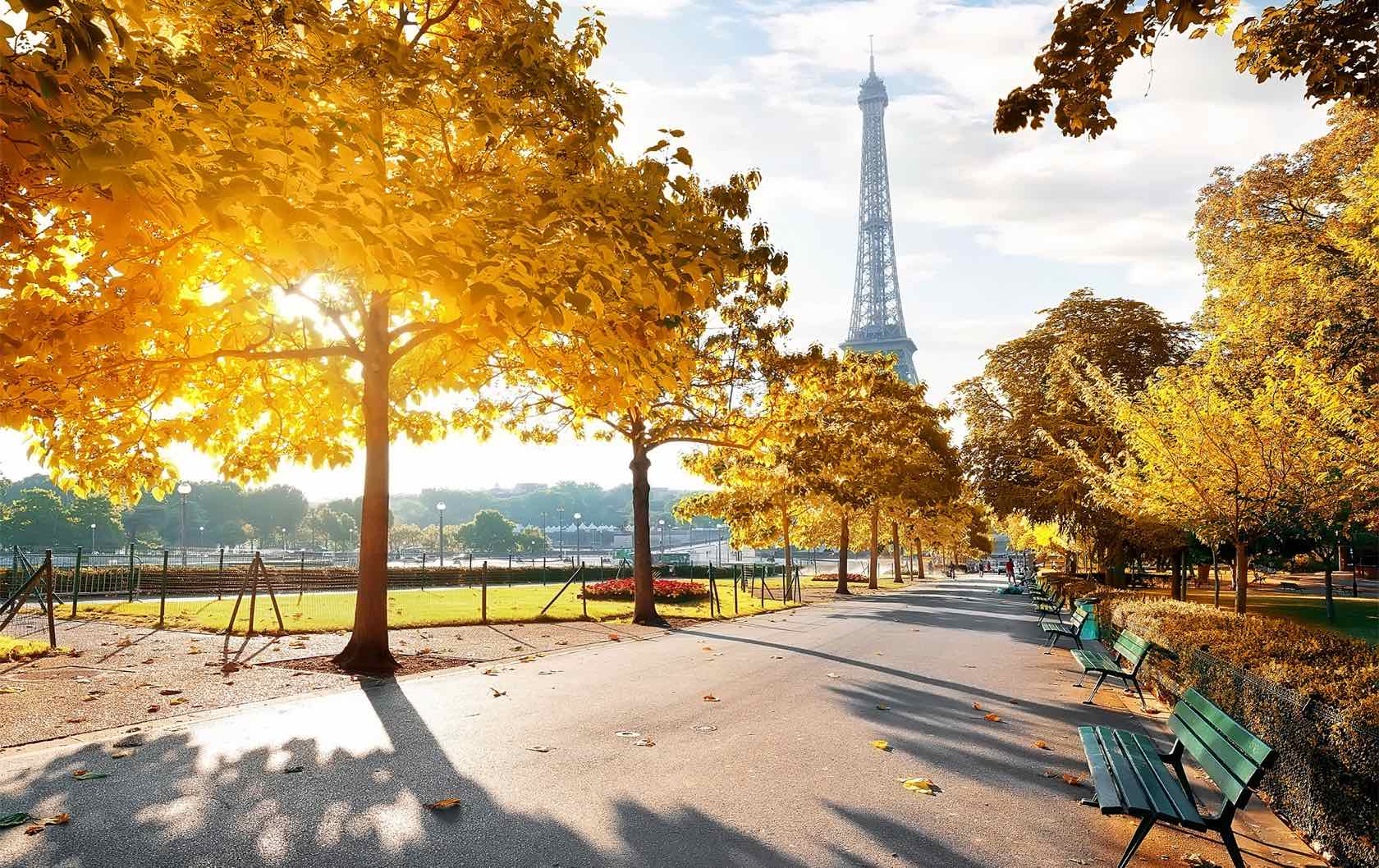 5 Places to see Fall Foliage in Paris by Paris Perfect Champ de Mars