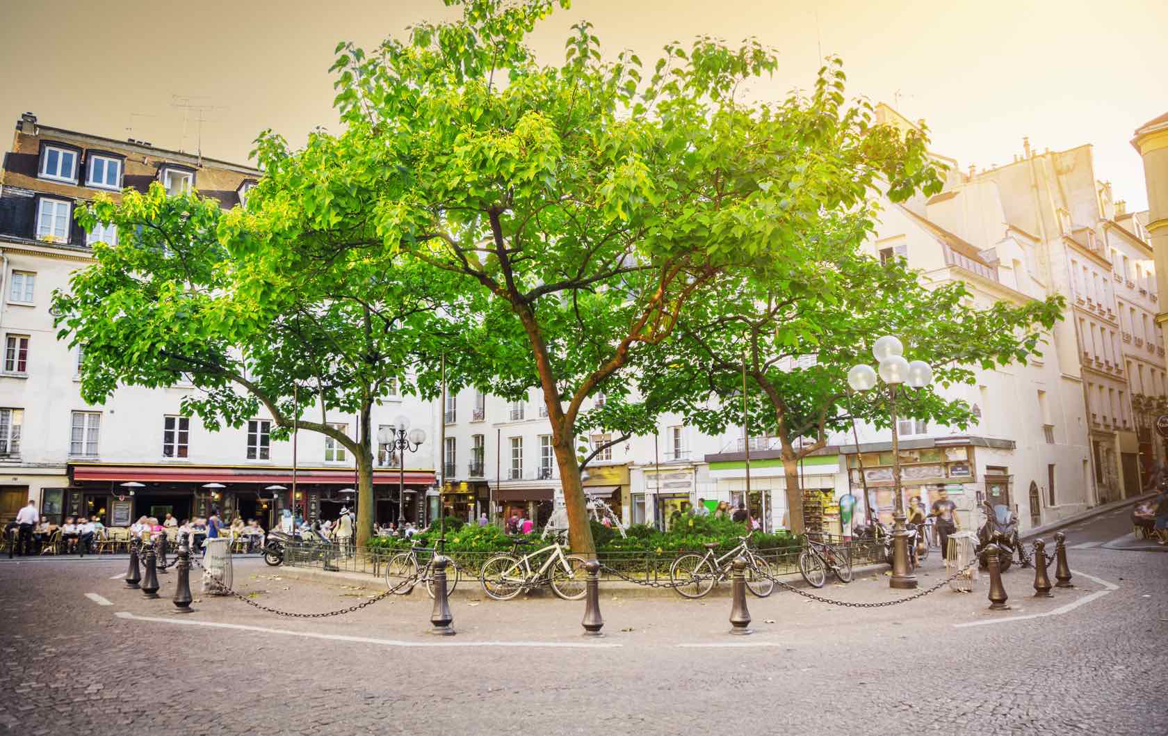 rue Mouffetard in Paris