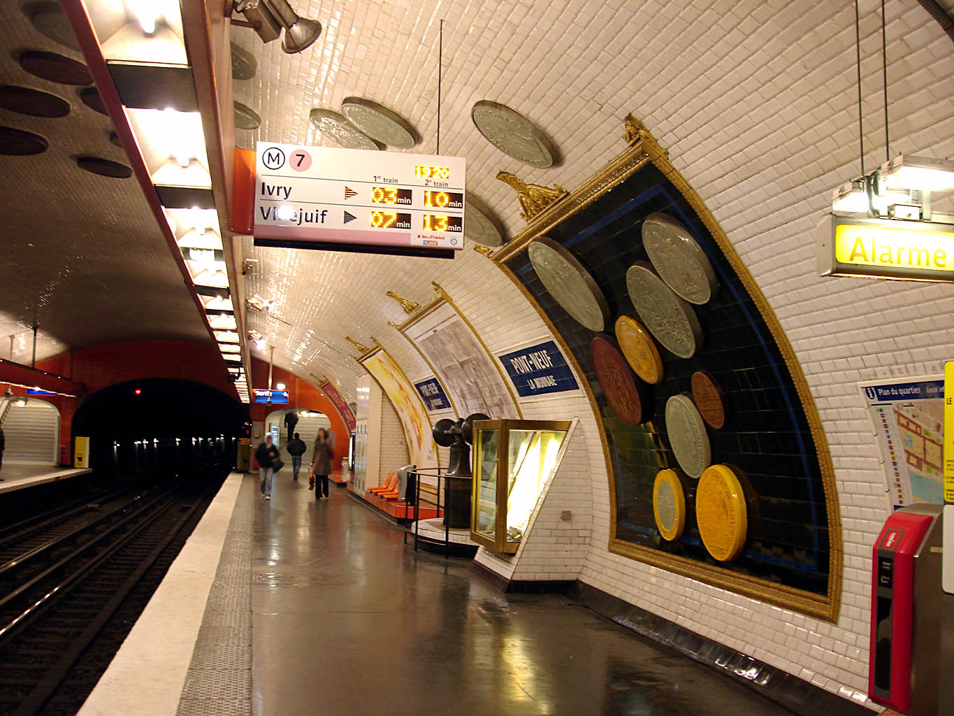 Pont Neuf Paris Metro Station