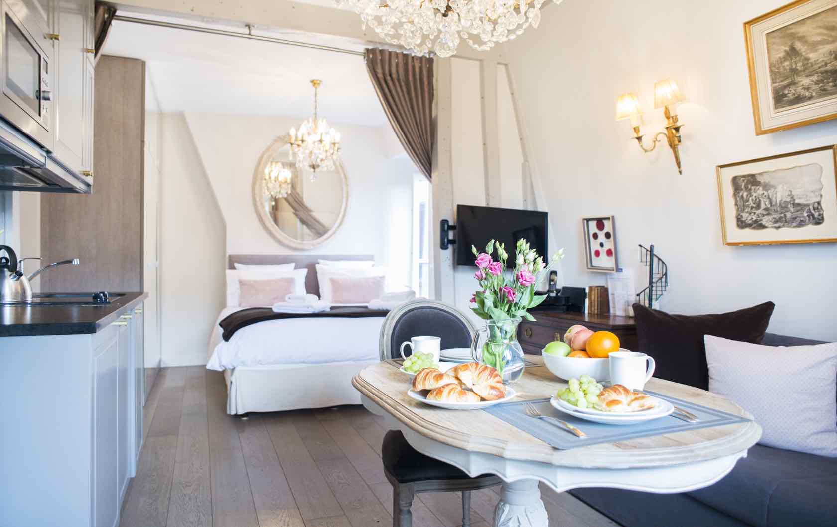 10 Reasons to Love the Crémant, the Latest Paris Perfect Shared Apartment